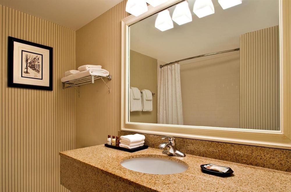Four Points By Sheraton Richmond Hotel 3*