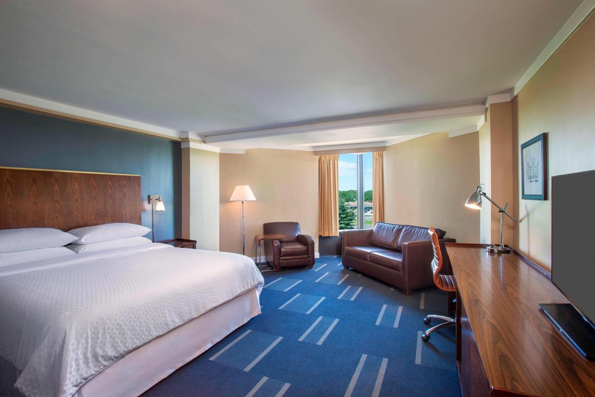 Four Points By Sheraton Richmond Hotel 3*