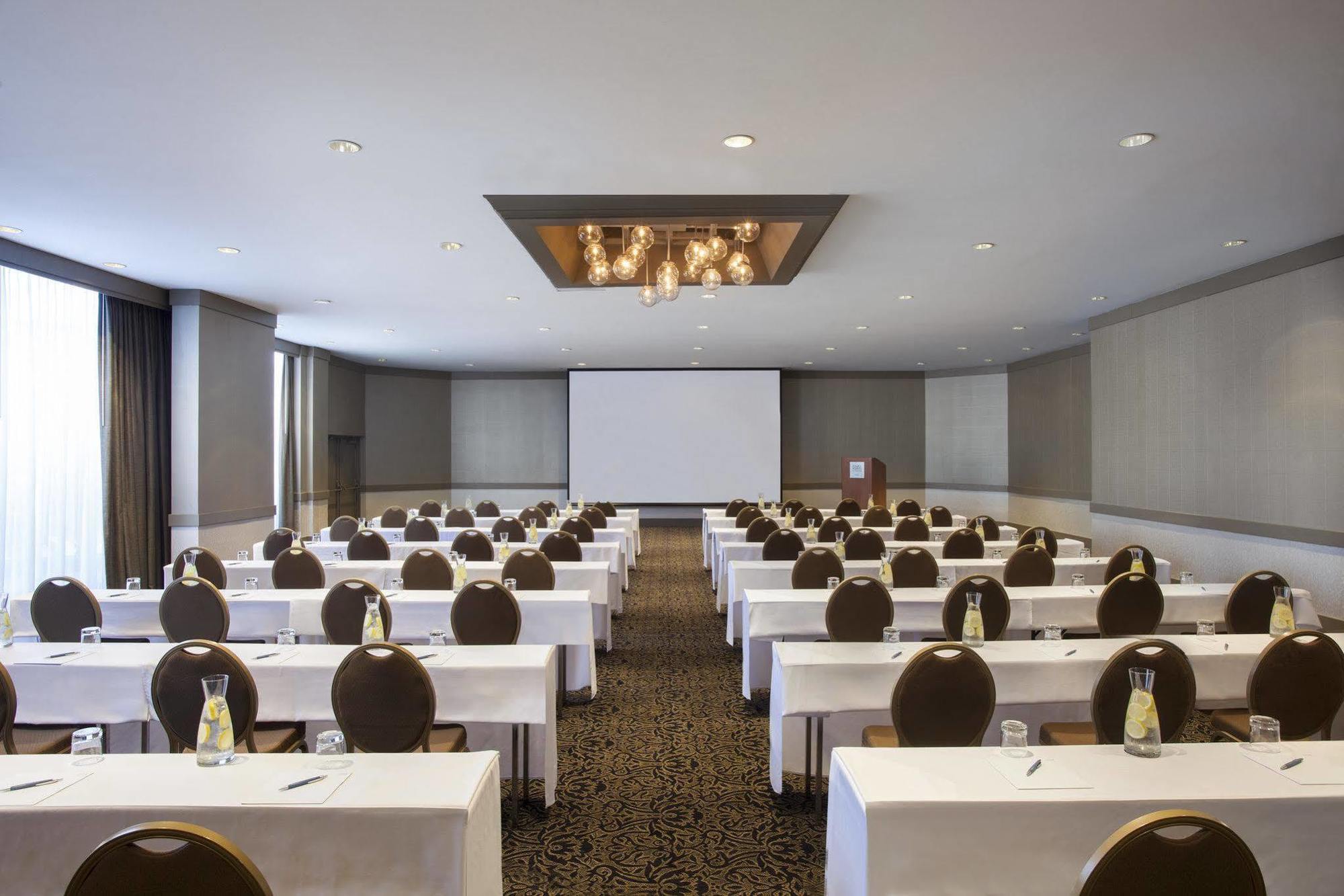Hotel Four Points By Sheraton Richmond 3*